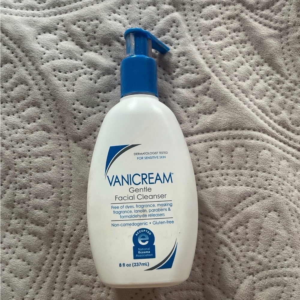 Gentle Facial Cleanser - White and Blue